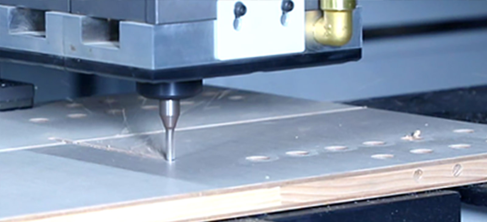 Шест странична CNC машина за дупчење Модел HK612B-02 (19)