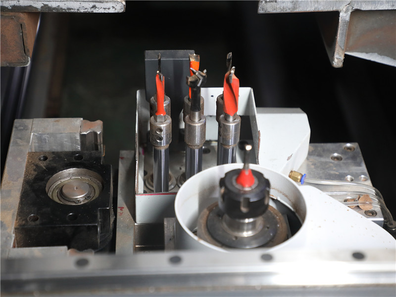 Шест странична CNC машина за дупчење Модел HK612B-03 (1)